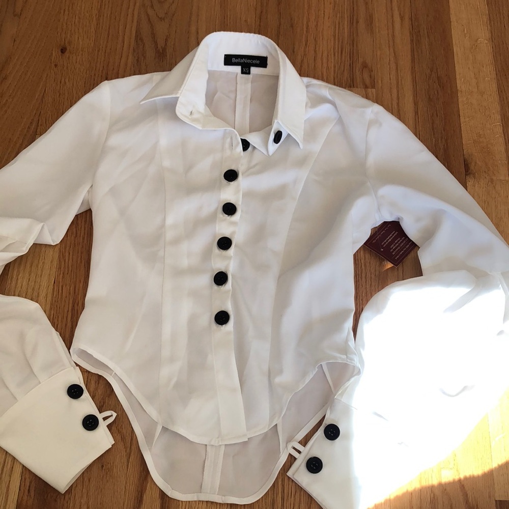 NWT BellaNiecele lantern sleeve button down blouse in white